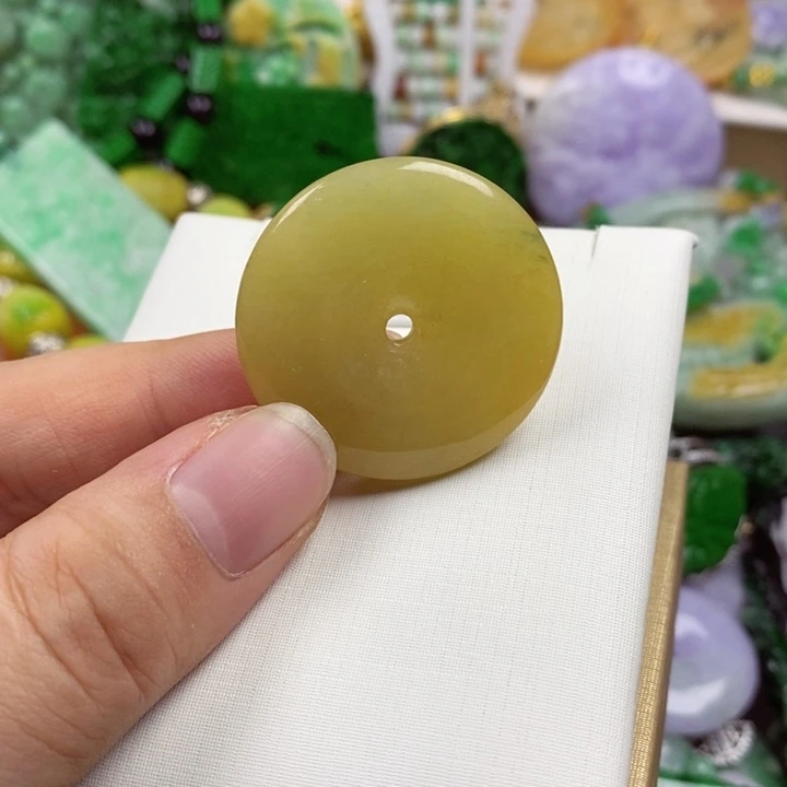 翡翠未镶嵌吊坠(赠链)