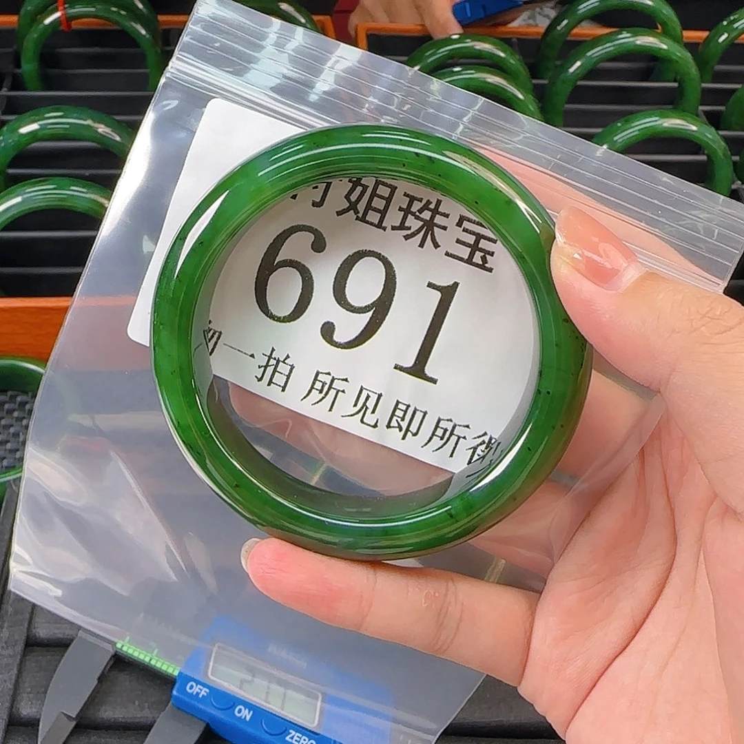 颈饰未镶嵌和田玉手镯60 691