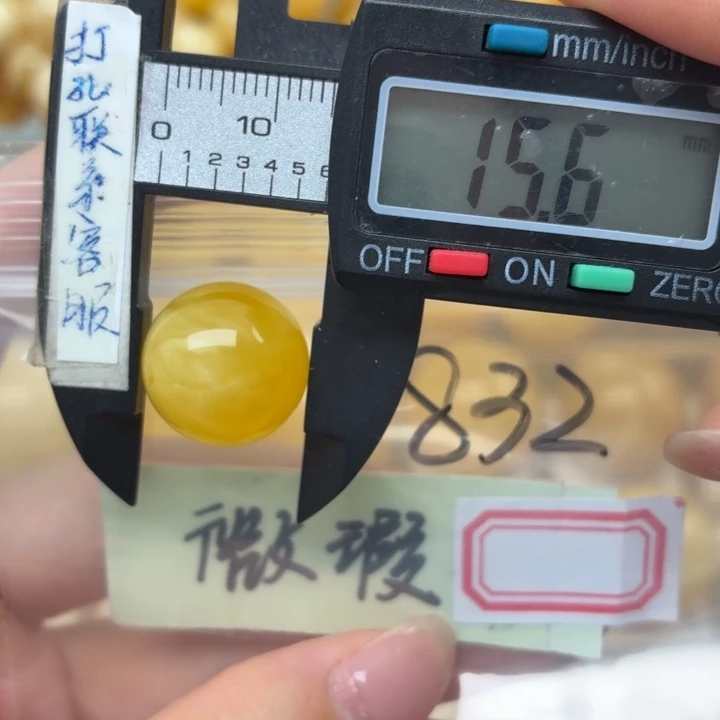 未镶嵌蜜蜡裸石微瑕