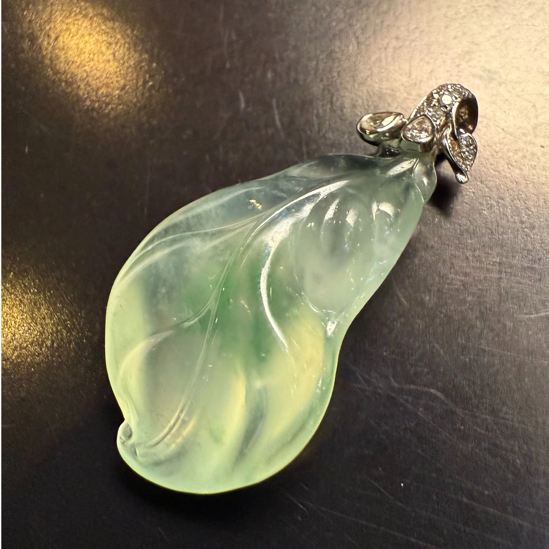 高冰种起胶飘绿叶子吊坠