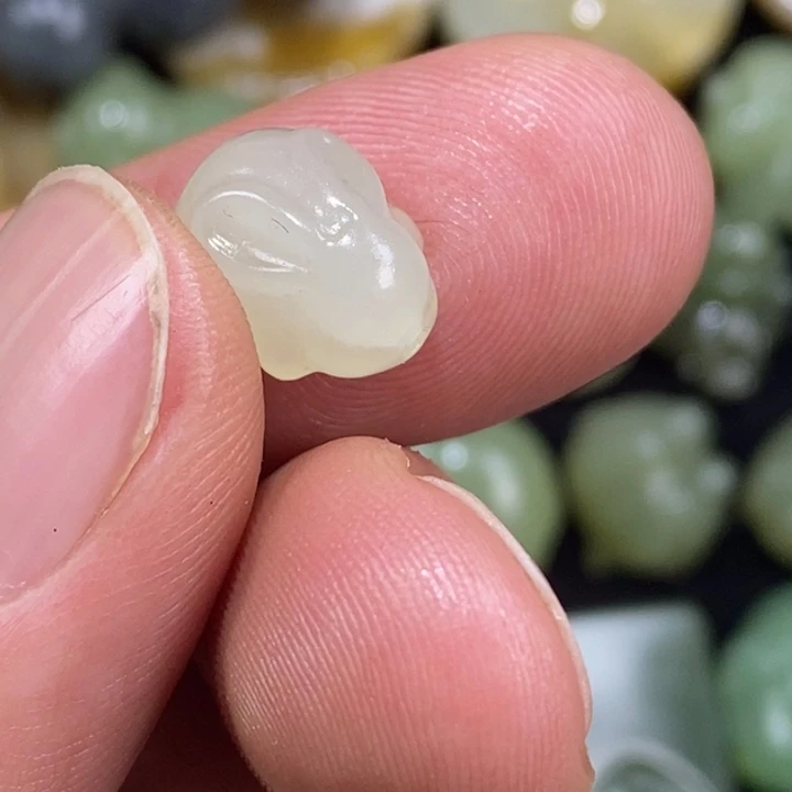 在***里和田玉（糖玉）未镶嵌车挂