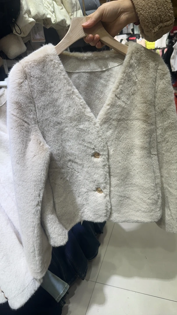 短款毛毛外套休闲