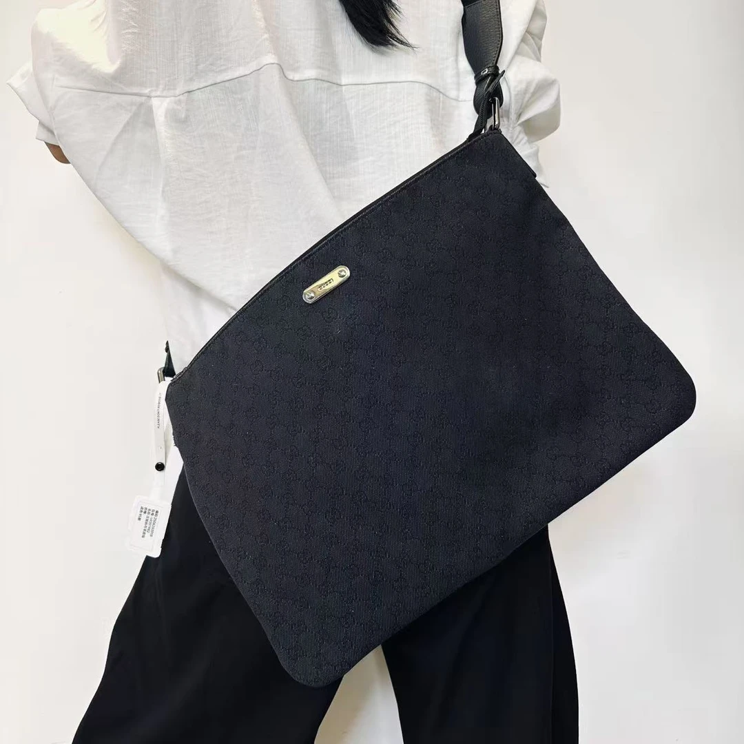 95新 GUCCI/古驰 古驰黑色帆布单肩包 2506260018