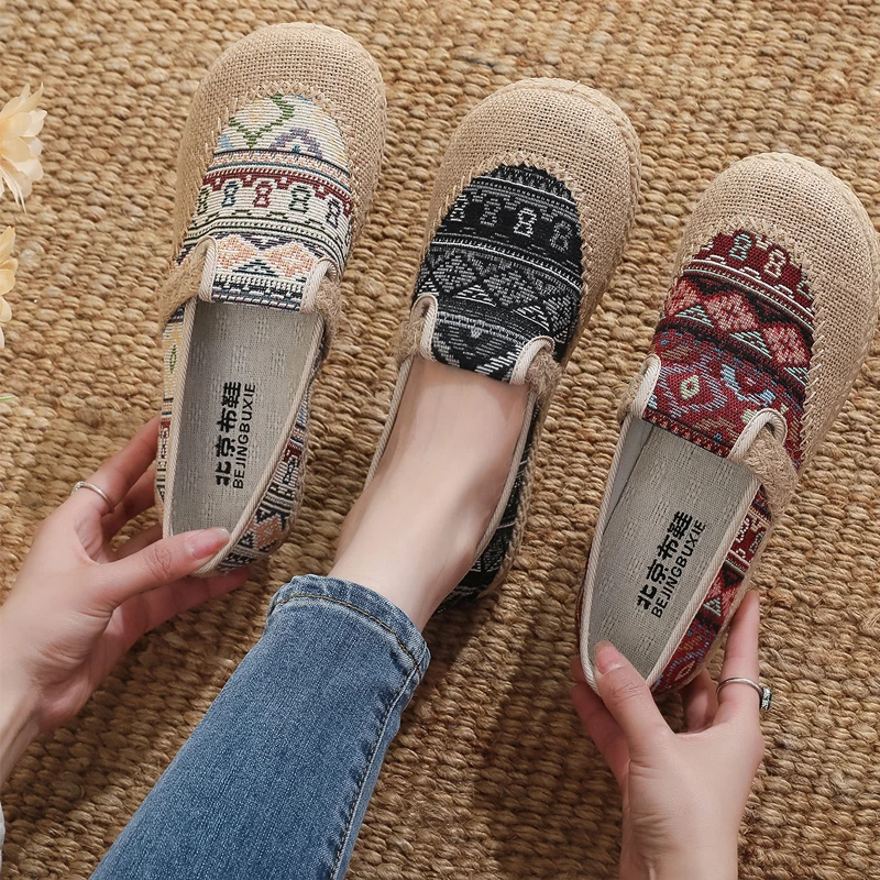 布鞋女一脚蹬2025春季新款透气久穿布鞋民族风绣花软底老北京布鞋