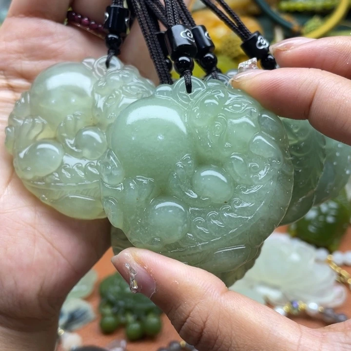 蛇纹石玉未镶嵌吊坠