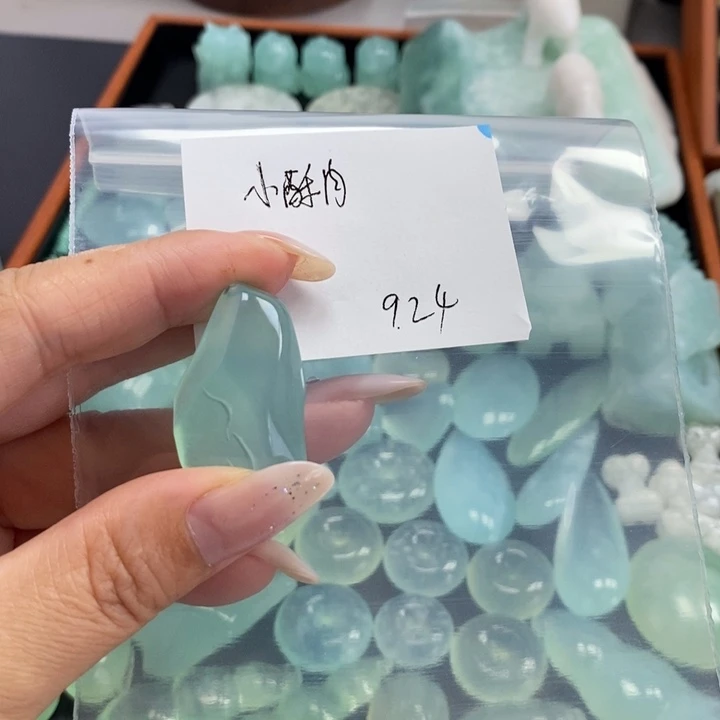 未镶嵌蛇纹石玉手镯?
