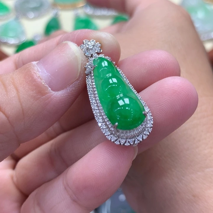 吊坠(不含链)18K金镶嵌翡翠