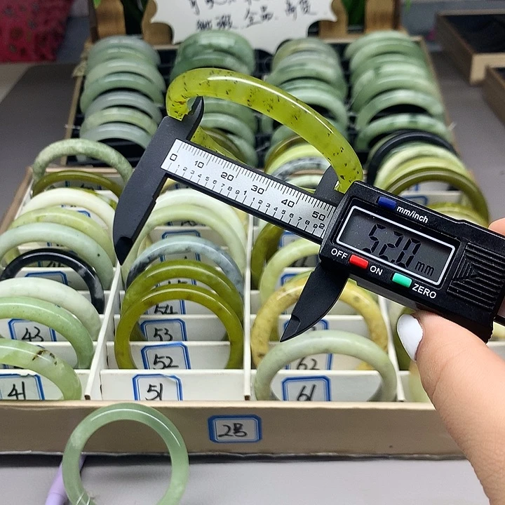 未镶嵌蛇纹石玉手镯51