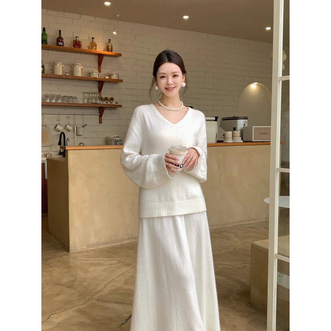 冯薪颖 【纯白信笺】气质V领浣熊毛上衣气质半身裙时尚套装 Q511192