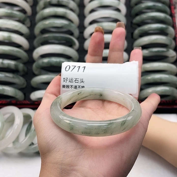 石英质玉未镶嵌手镯