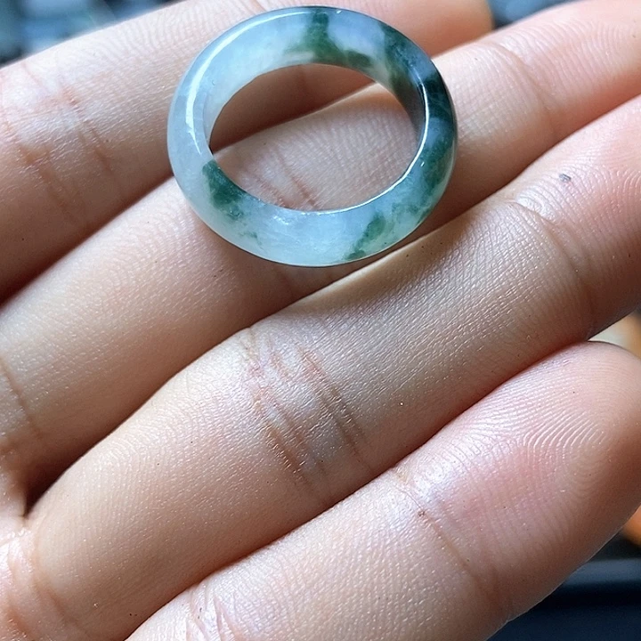 翡翠未镶嵌颈饰戒指