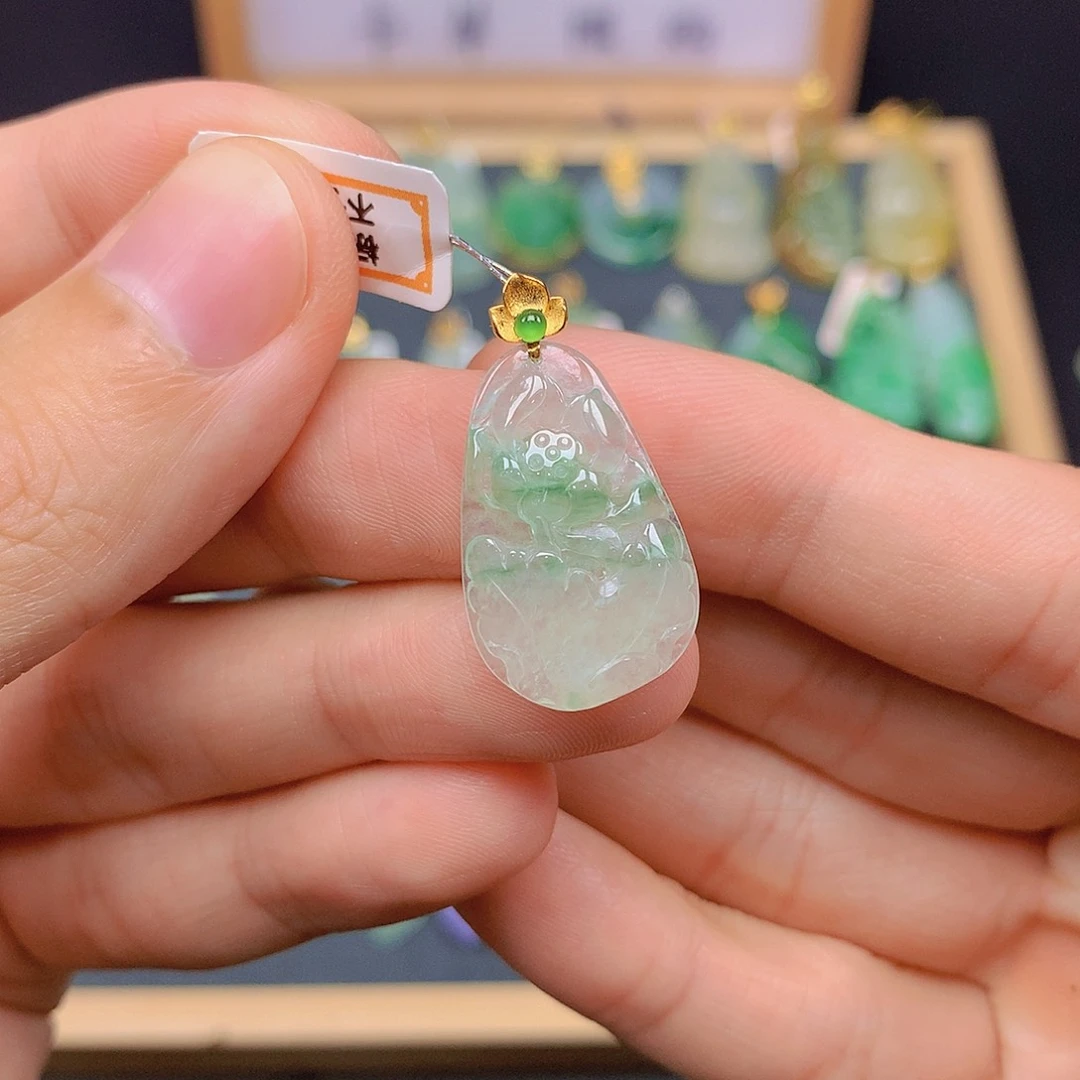 翡翠18K金镶嵌颈饰翡翠