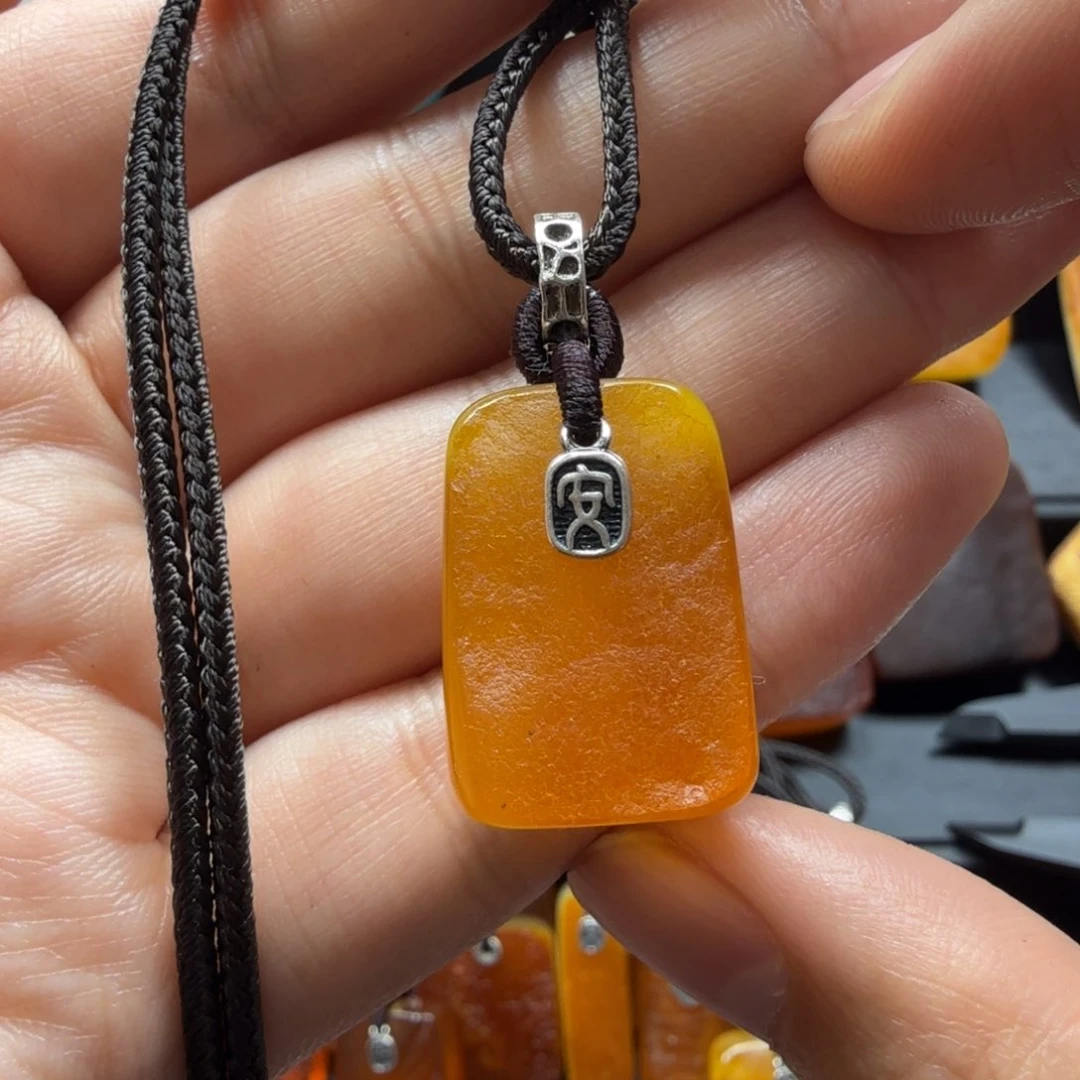 琥珀吊坠(赠链)未镶嵌