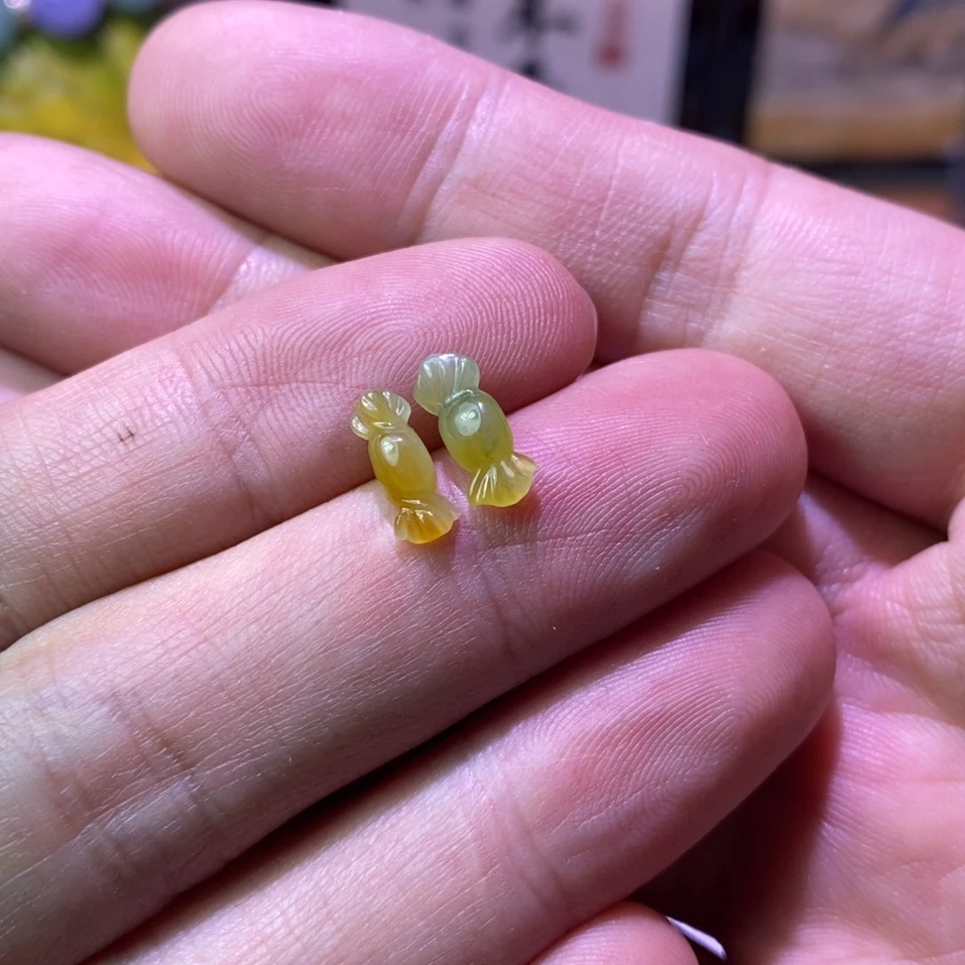 翡翠未镶嵌颈饰翡翠糖果一对