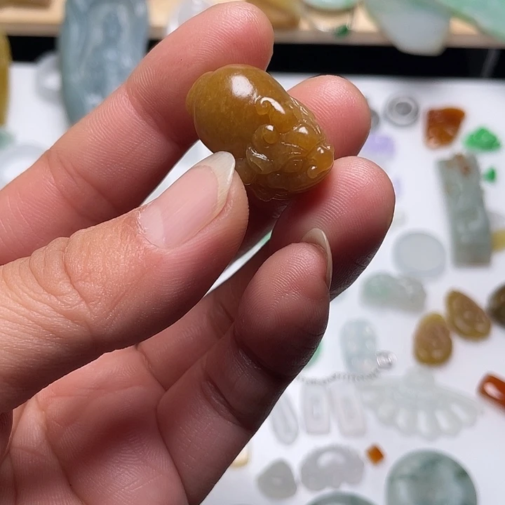 定制翡翠未镶嵌黄金蟾