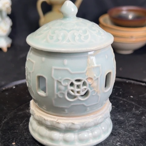 瓷***珍单纯釉的一个小盏