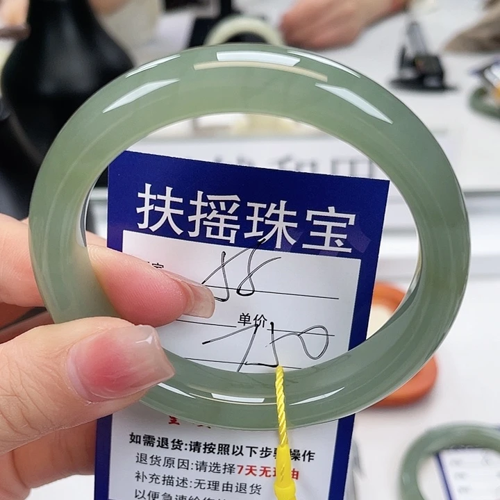 和田玉手镯未镶嵌力*