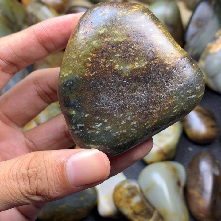 莫***言和田玉未镶嵌挂件