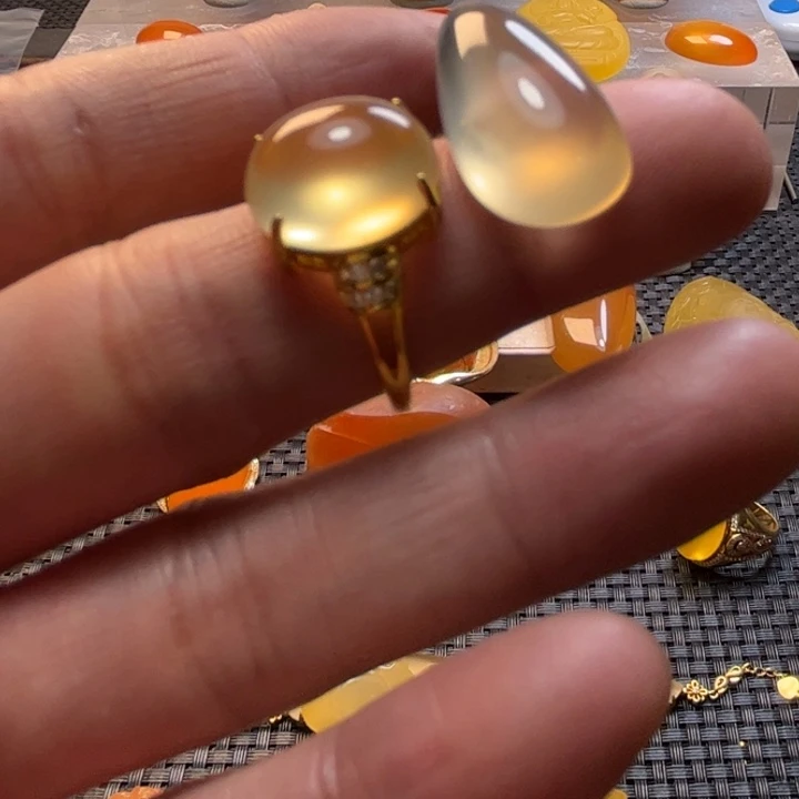 会***鼠石英质玉未镶嵌旦面