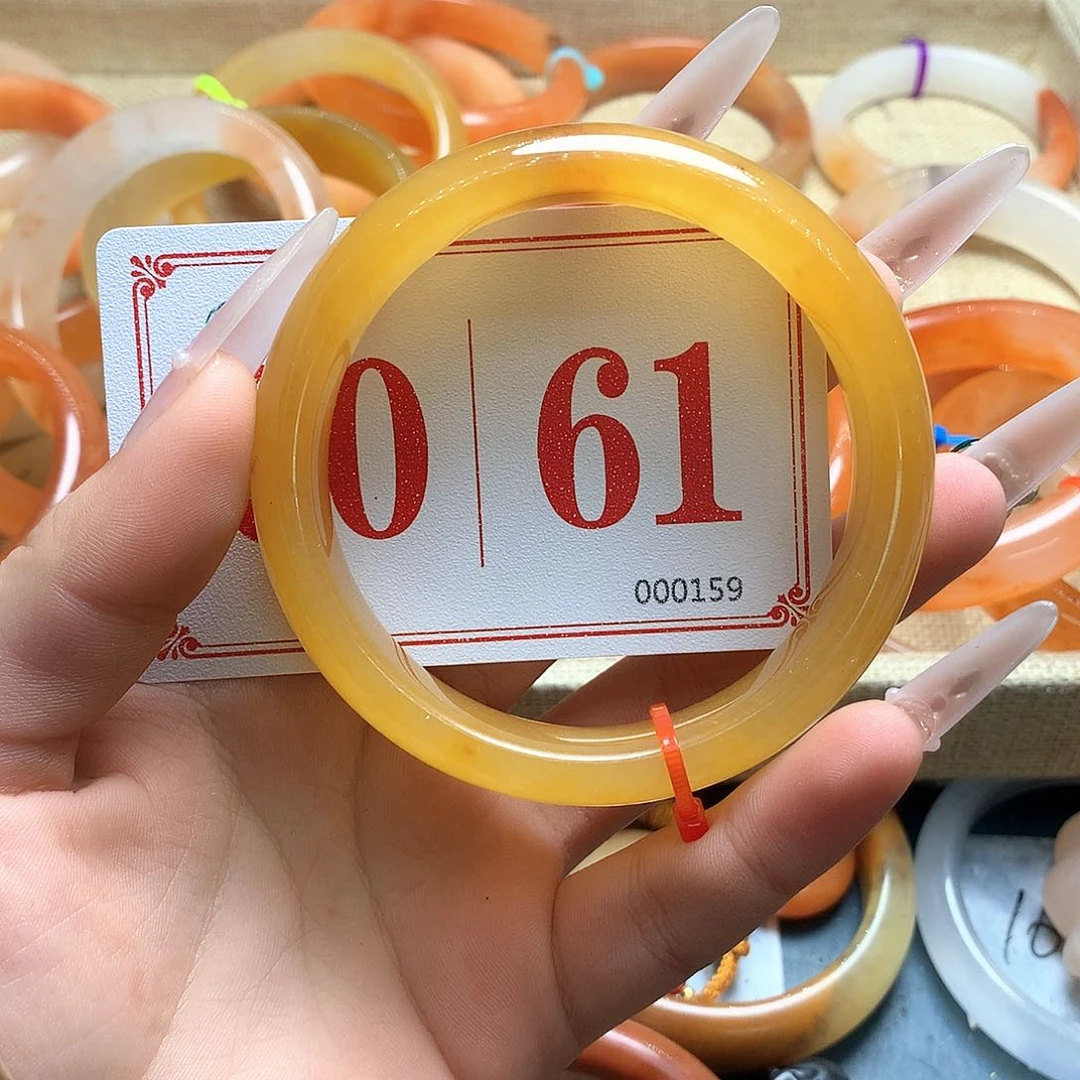 未镶嵌石英质玉（黄龙玉）手镯