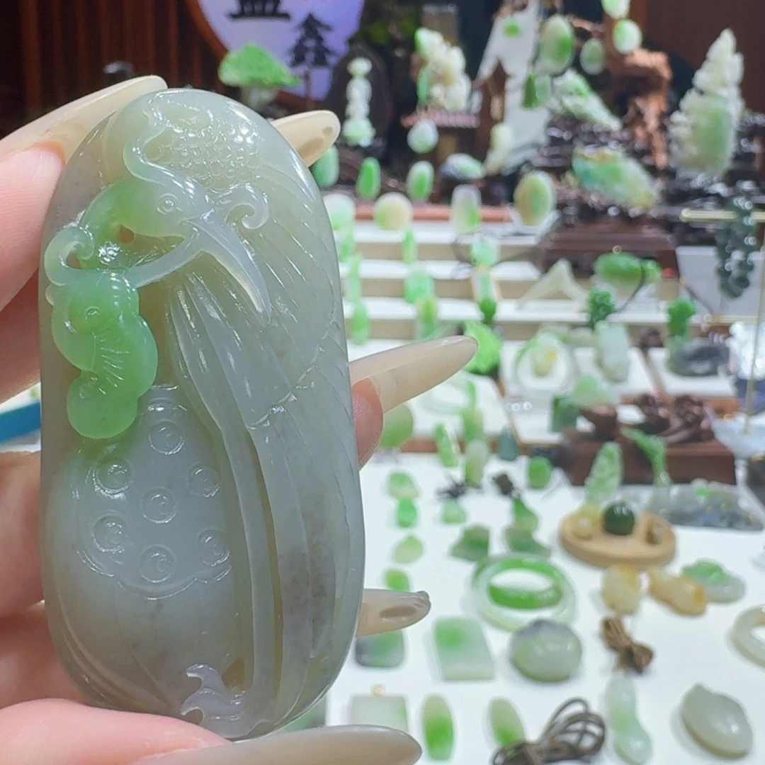 和田玉（翠青玉）未镶嵌挂件翠青一路连科