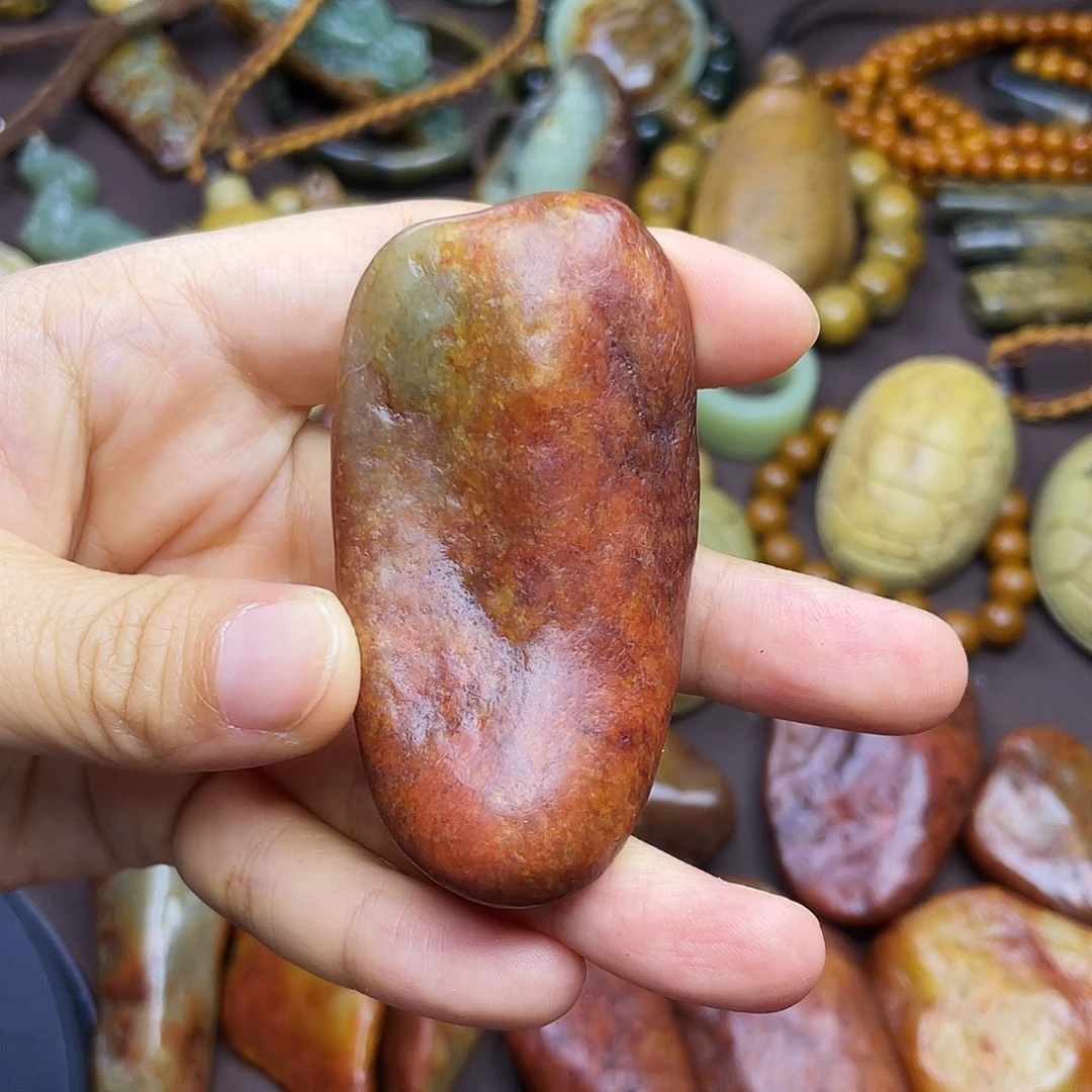 颈饰未镶嵌岫岩河磨玉（透闪石质玉）