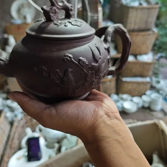 库存微瑕紫砂壶一个