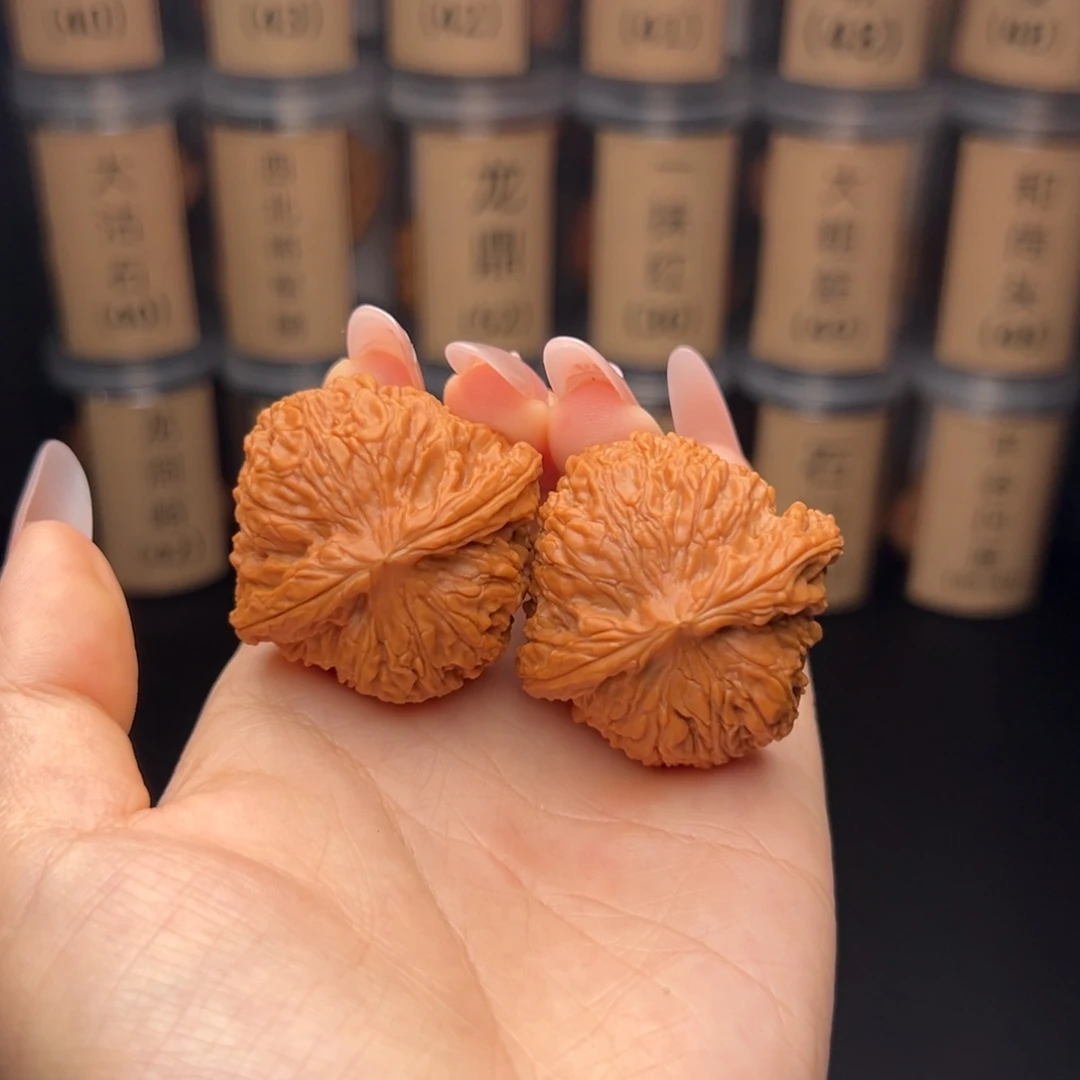 小***伞文玩核桃吊坠南蒋石