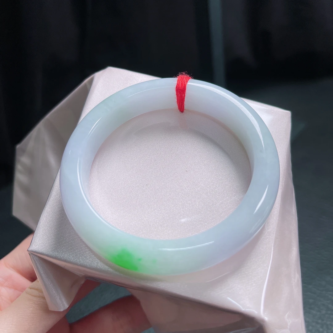 54.1圈口冰润春彩宽边手镯322尺寸54.1*11.8*8.3mm有纹无裂