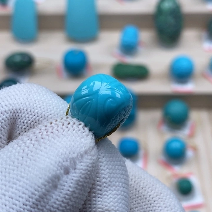 绿松石未镶嵌颈饰