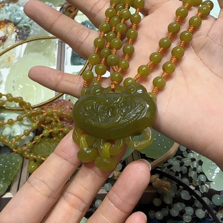 蛇纹石玉未镶嵌吊坠