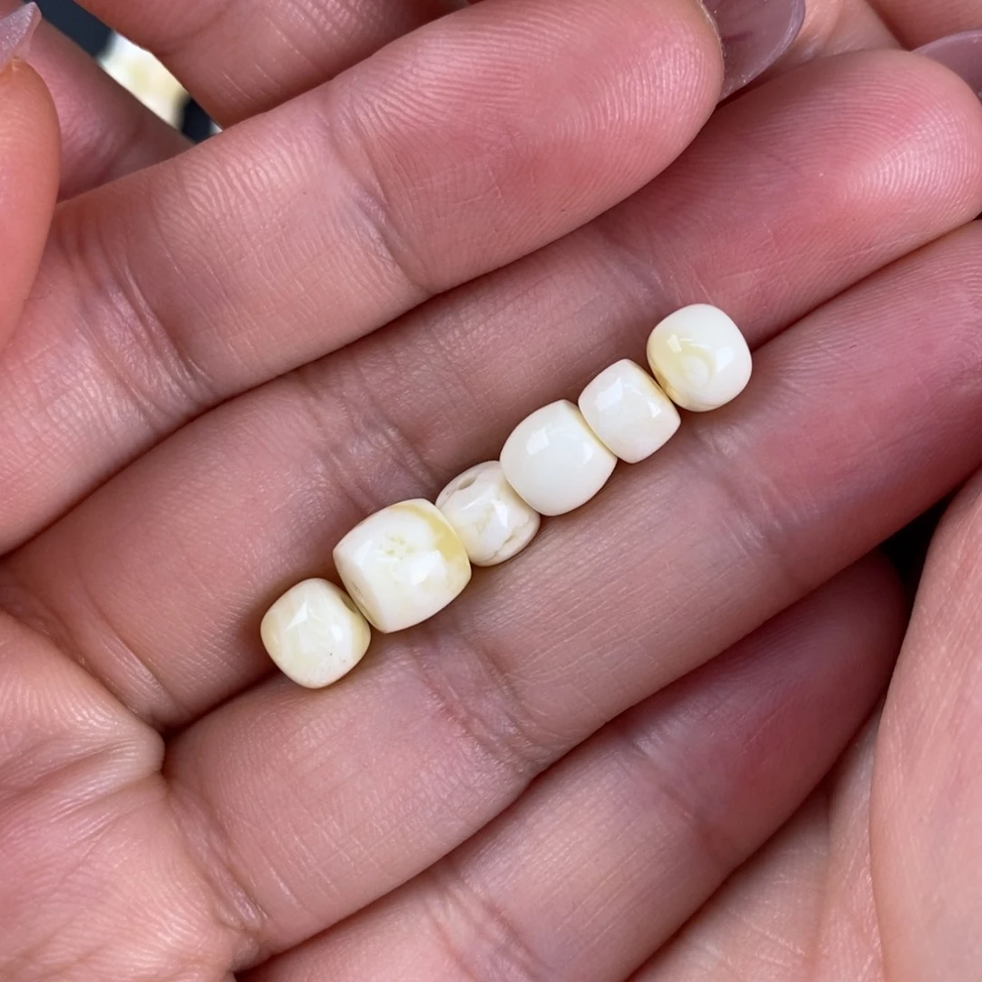 蜜蜡裸石未镶嵌?**二蜜蜡