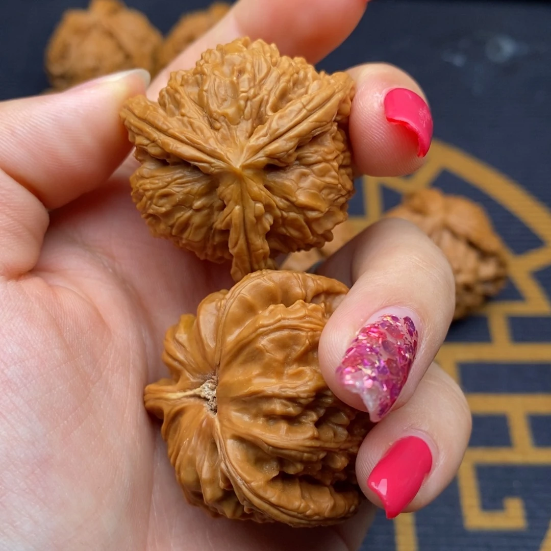 晋***王文玩核桃吊坠白狮子