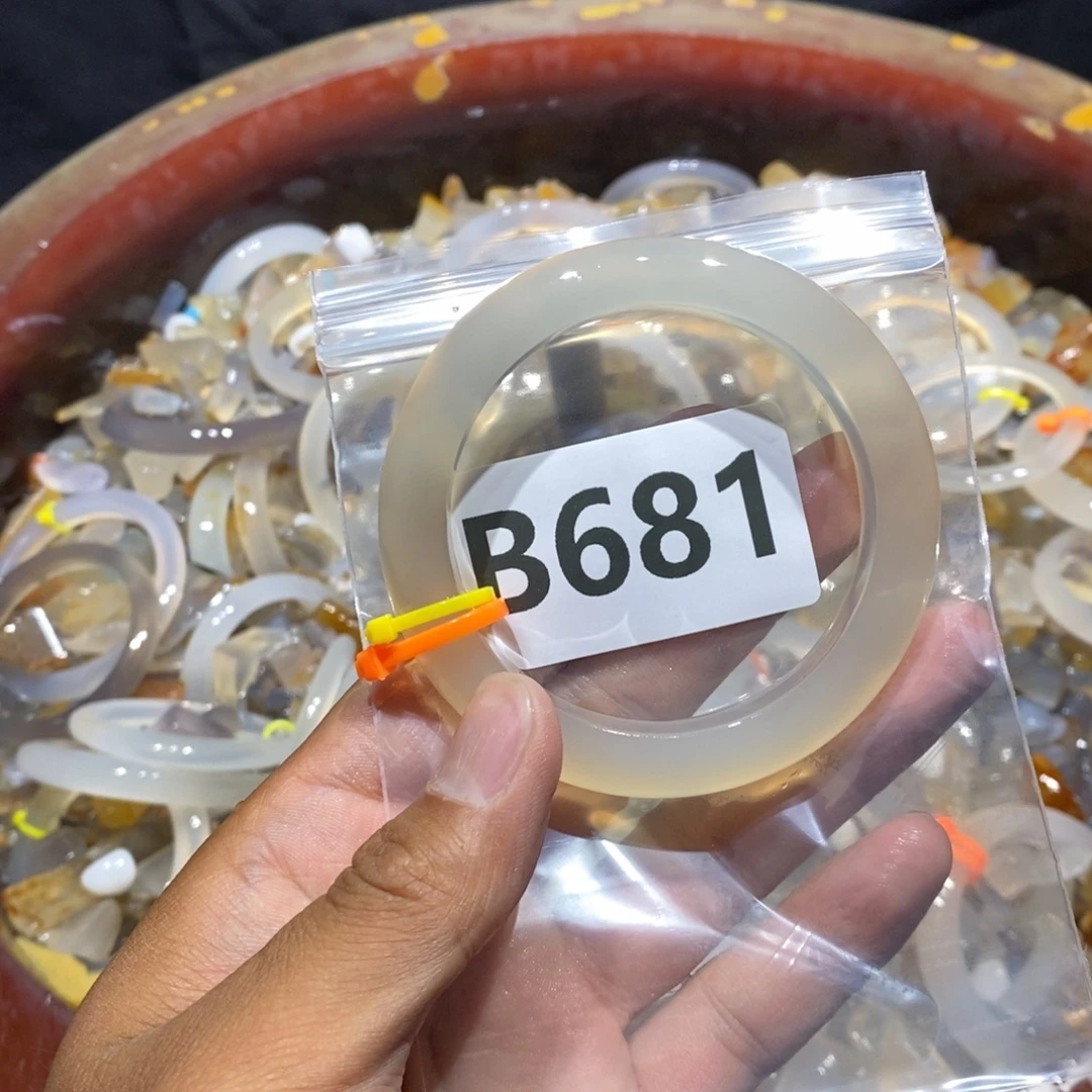 亐***㔓玛瑙/玉髓未镶嵌手镯