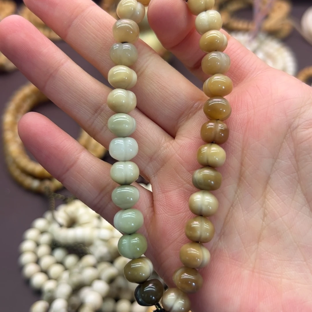 李***来龙脊菩提吊坠屁桃