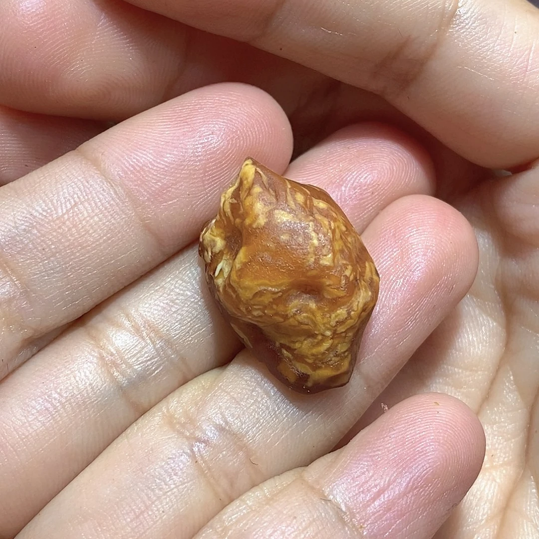 王***权定制琥珀蜜蜡原石