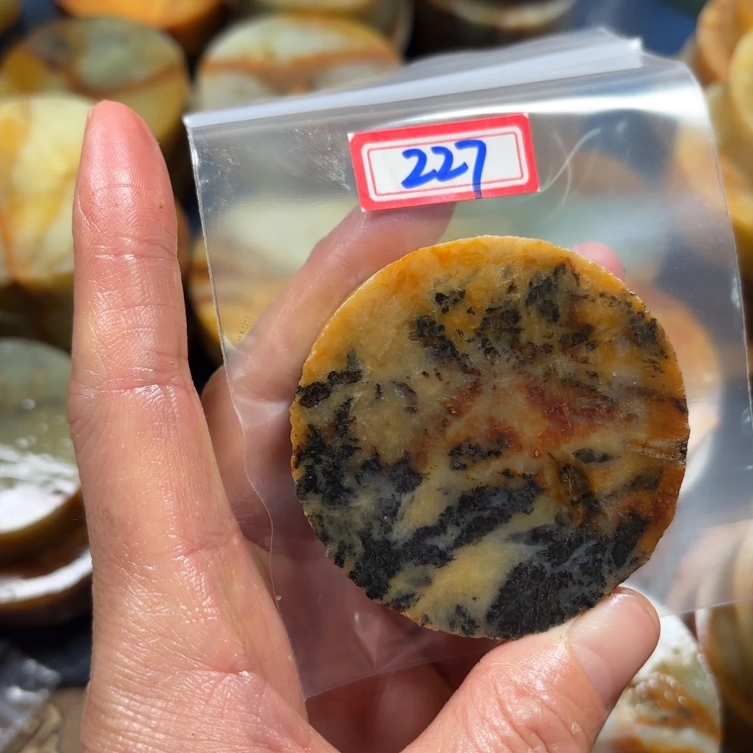 小***哥蛇纹石玉未镶嵌珠宝半成品