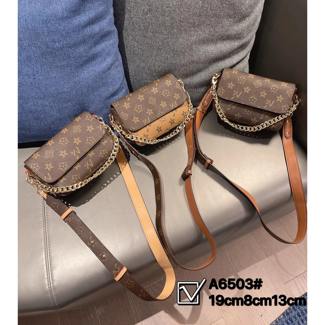 香港品牌女2026新款女包网红百搭链条包手拿信封包单肩斜挎小包包