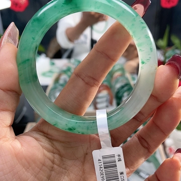 石英质玉手镯未镶嵌清*