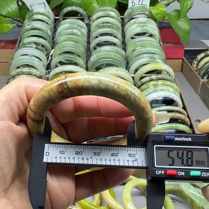 蛇纹石玉未镶嵌手镯82