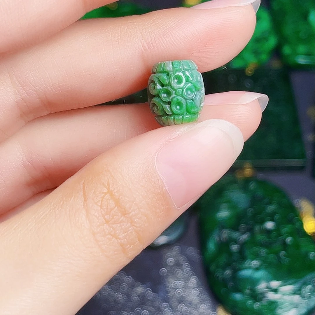 颈饰未镶嵌翡翠多样性
