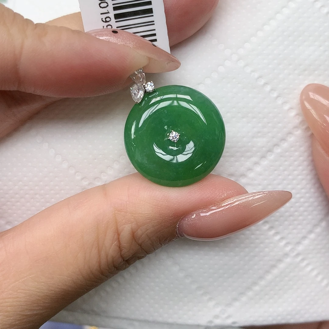 颈饰18K金镶嵌翡翠