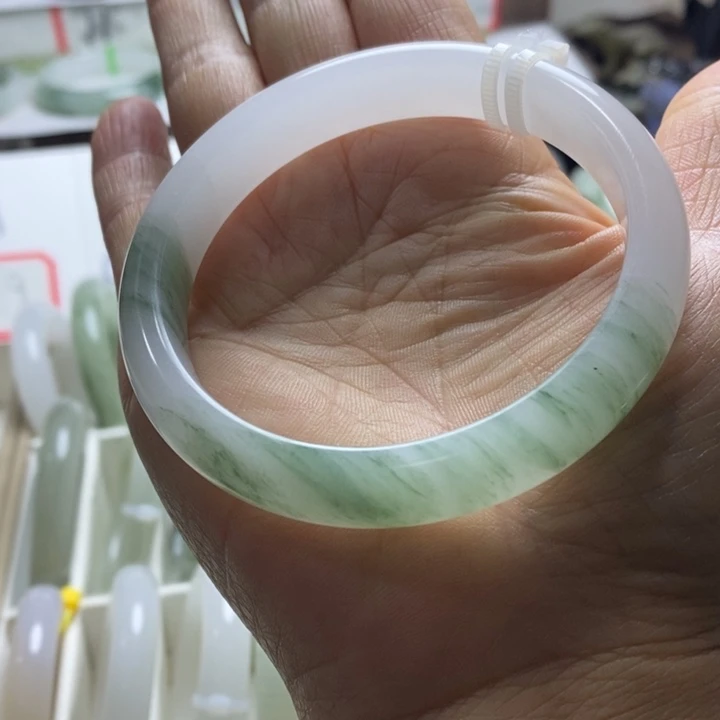 石英岩玉未镶嵌手镯