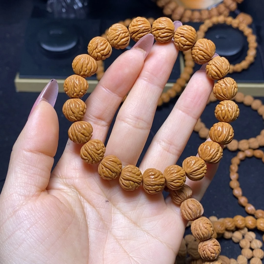 李***白吊坠桃核秦岭文玩