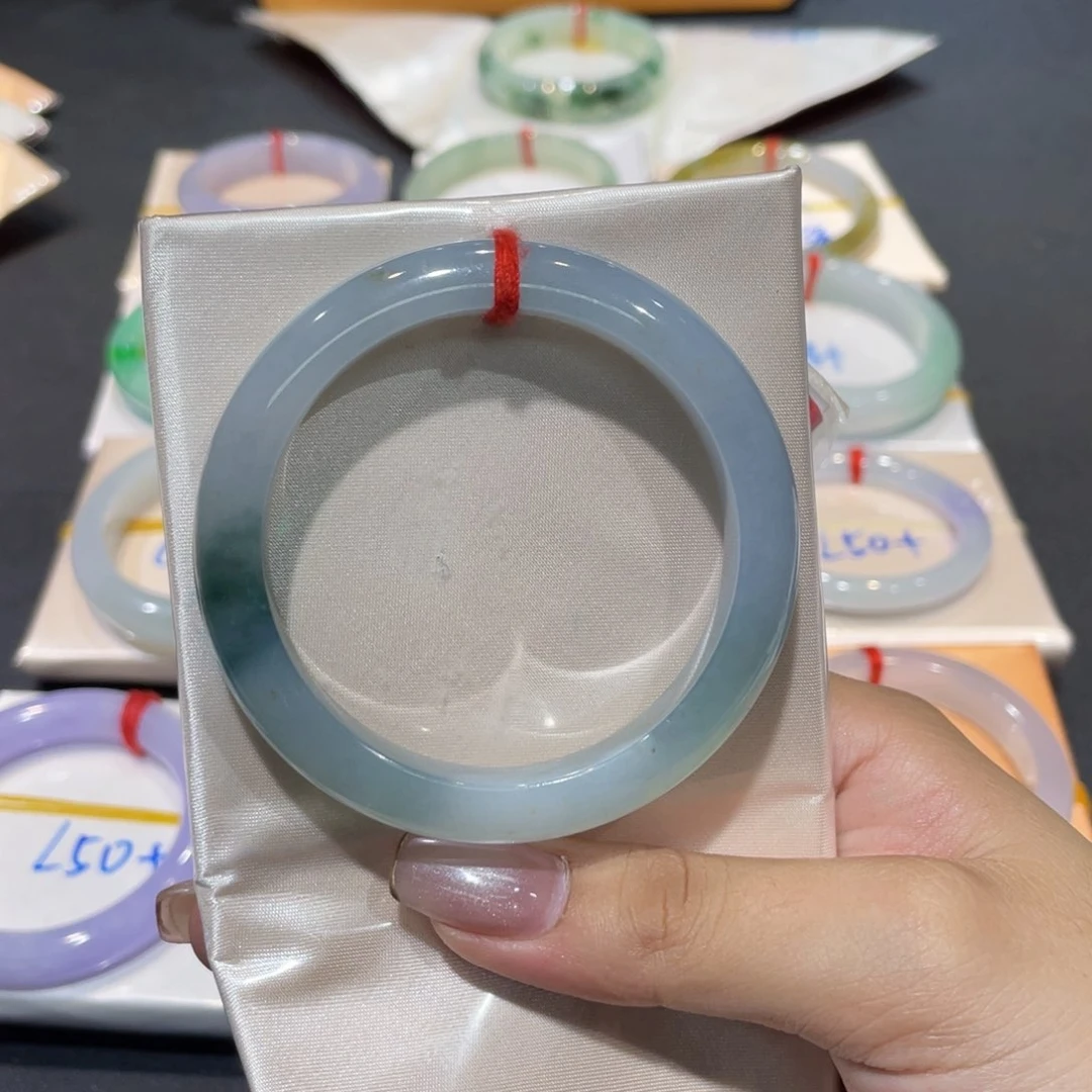 翡翠手镯未镶嵌翡翠手镯