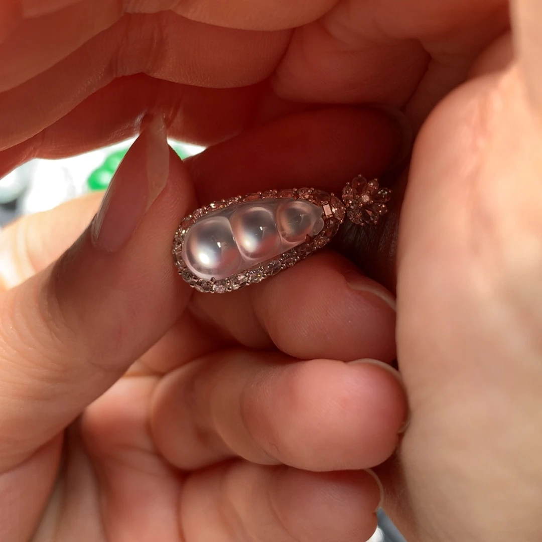 颈饰18K金镶嵌翡翠毕业钢豆