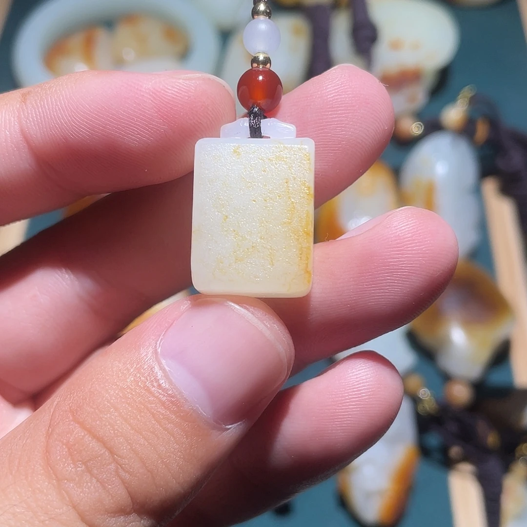 和田玉未镶嵌车挂