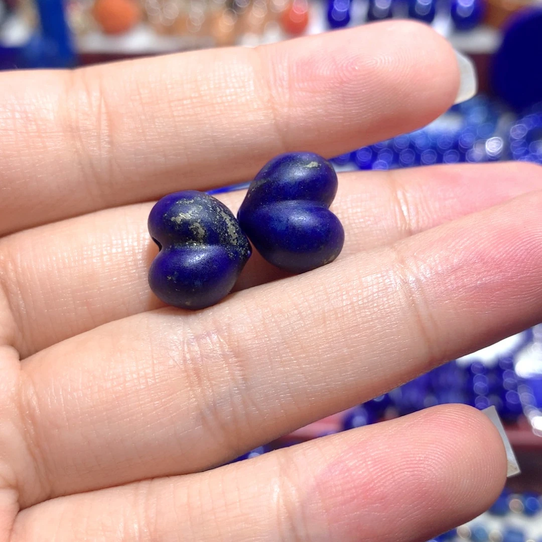 青金石未镶嵌屁桃一对