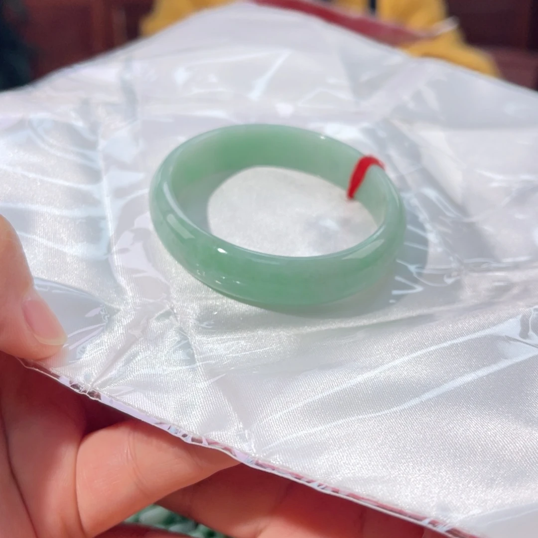 翡翠未镶嵌手镯58.9贵椭圆无大纹裂48小时鉴赏微白棉石筋