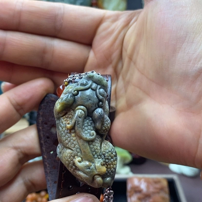 【闪购商品】蛇纹石玉手牌未镶嵌人****》